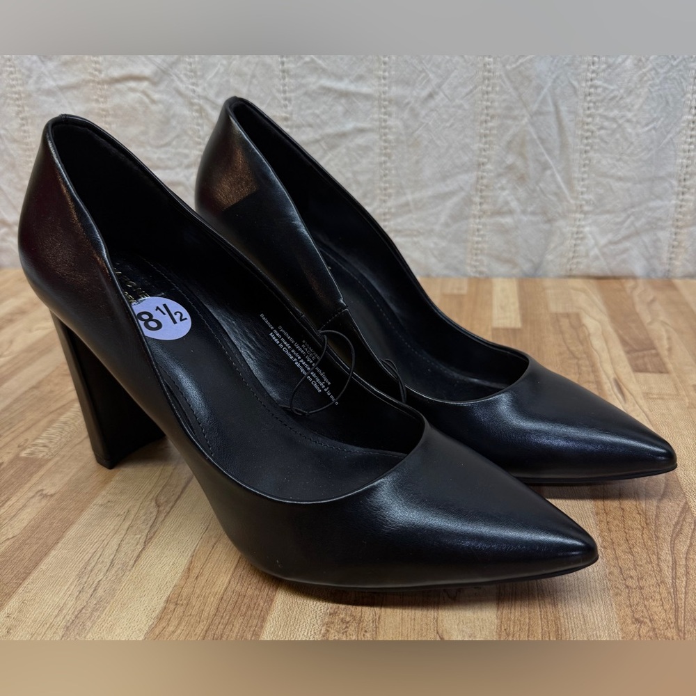 Andrew Marc New York Racee Black Block Heel Pointed Toe Slip On Shoes Sz 8.5M